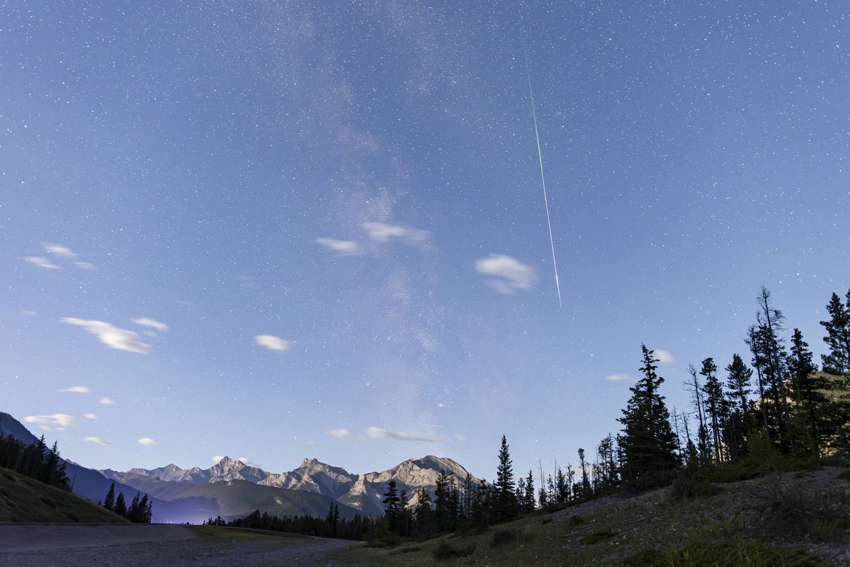 hoodoos84's tweet photo. August 13 2025 #perseidmeteorshower @CalgaryRASC @rasc @weathernetwork @AlbertaAurora @TravelAlberta @cangeo #kananaskis @ametsoc https://t.co/cnCUqtVO2s