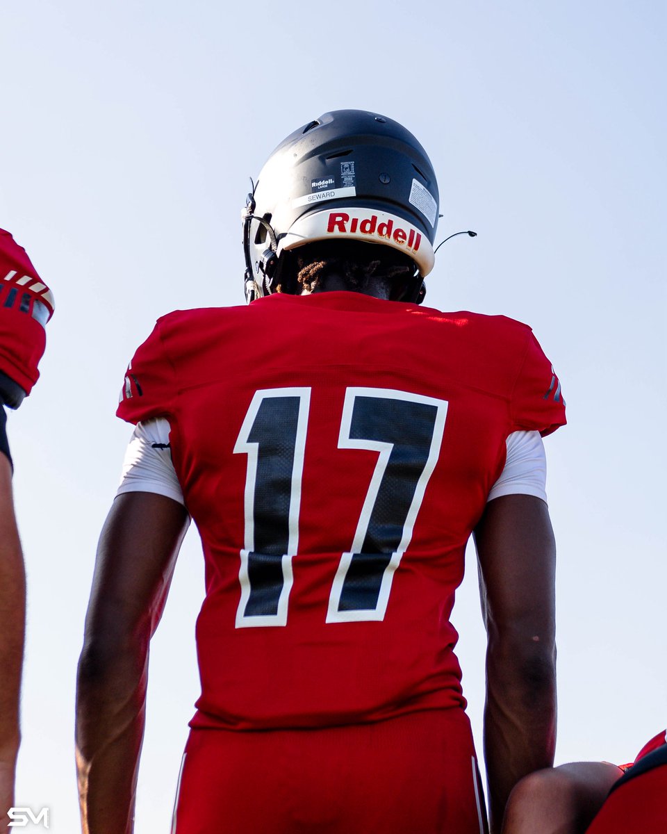 Hey Coaches going into my Junior Year i’ll be changing jersey numbers from
 40 -&gt; 17. Can’t wait to ball out this season 💯