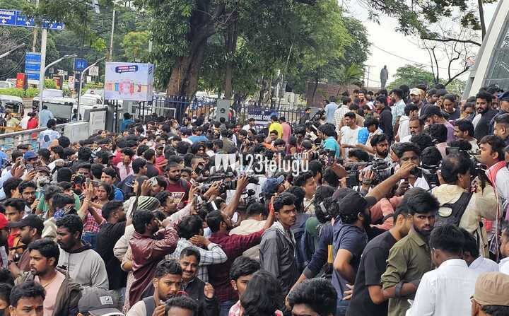 123telugu's tweet photo. Photos : #PrasadMultiplex Sees Massive Turnout for #War2 & #Coolie
https://t.co/ThAHybOJup
#123telugu https://t.co/645mTov0uN