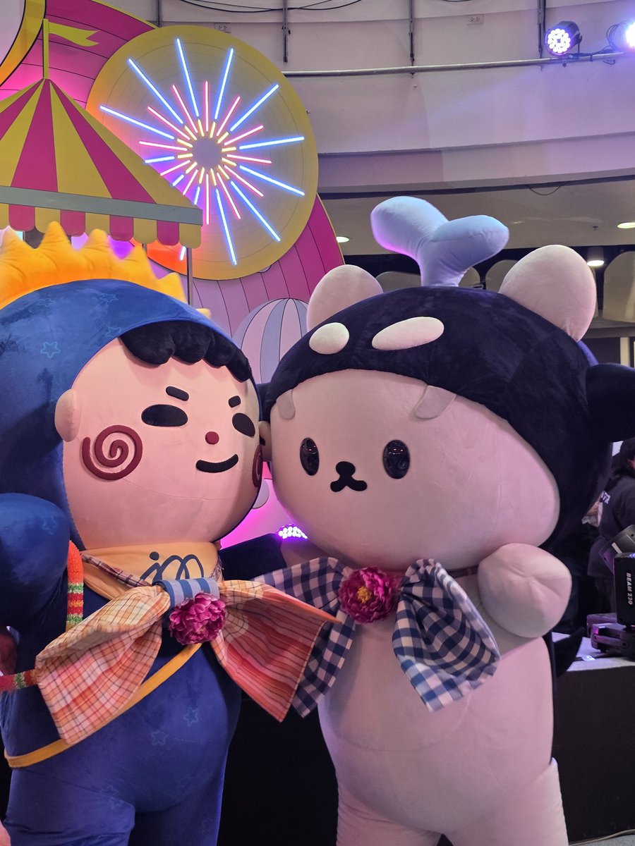 แกลองมองในตาเขา
ถ้ามีสายตาแบบเดียวกับชั้น
ที่มองแกตลอดมาก็แปลว่ารักหมดหัวใจ

JUNIORMARK TIME WITH JUMMO

#CharacterFestXJM
#CharacterFestThailandxGMMTV