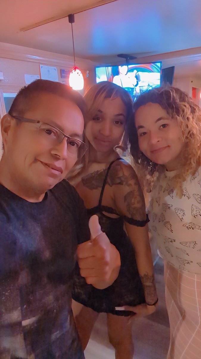 Beautiful ladies with beautiful voices my Hump day karaoke krew. You'll need to join us on Wednesday nights <a href="/LoveRanchNV/">LoveRanch</a> <a href="/DiamondNefer/">DiamondEuphoria</a> 💯❤️😍🥰🤩