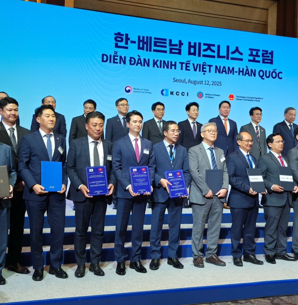 Dunamu, operator of South Korea's largest #crypto exchange #Upbit, will partner with Vietnam's MB Bank to launch the country's first domestic digital asset exchange, providing technology, infrastructure, and advice on compliance, investor protection, and talent development.