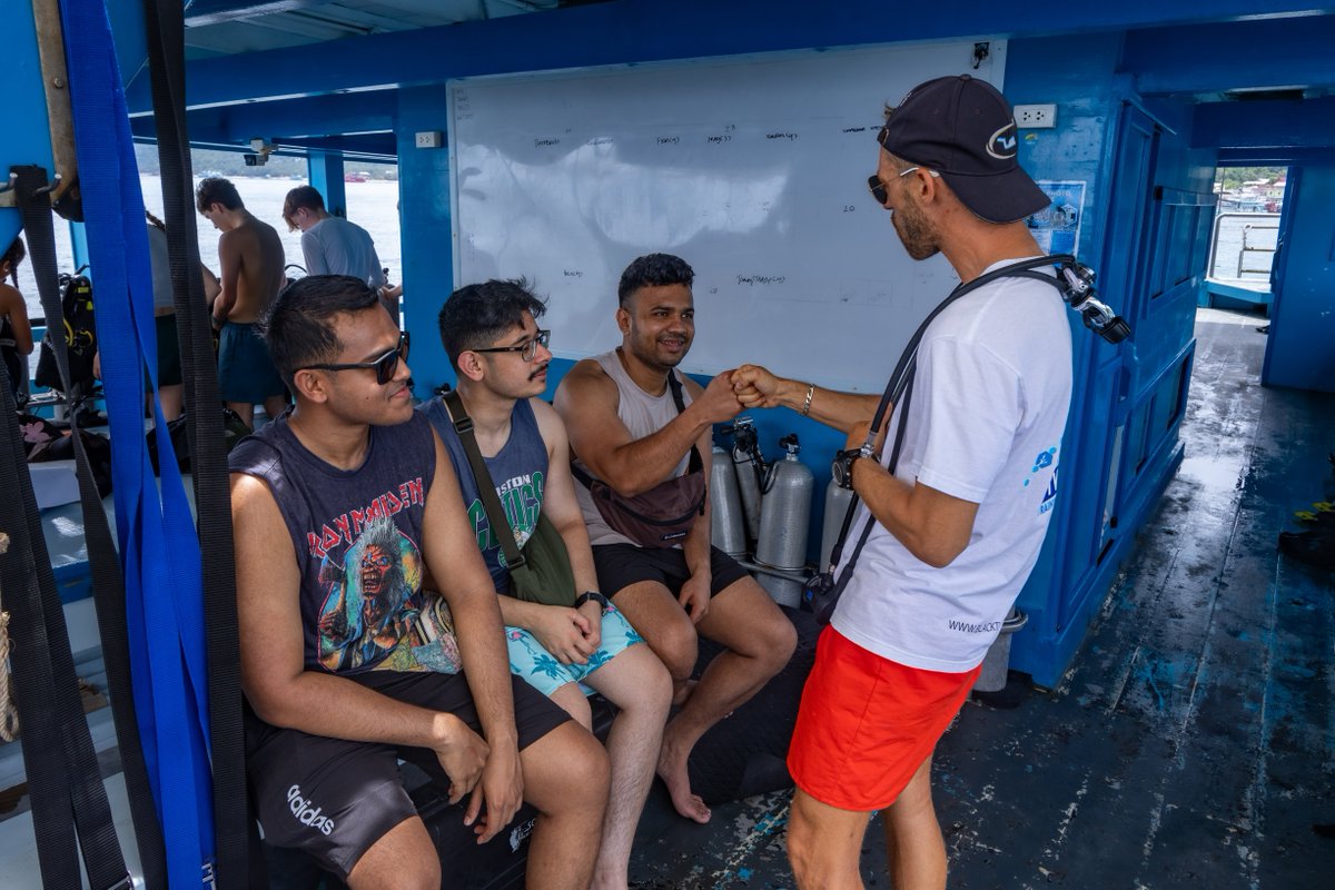 blackturtledive's tweet photo. Our dive team are experienced and highly knowledgeable dive professionals, familiar with the local reef ecology and dive sites. We will provide you with an enjoyable, fun diving experience. https://t.co/L6Ys3vi6yL #PADI #Diving #KohTao #Scuba #FunDive https://t.co/x3mGauSJts