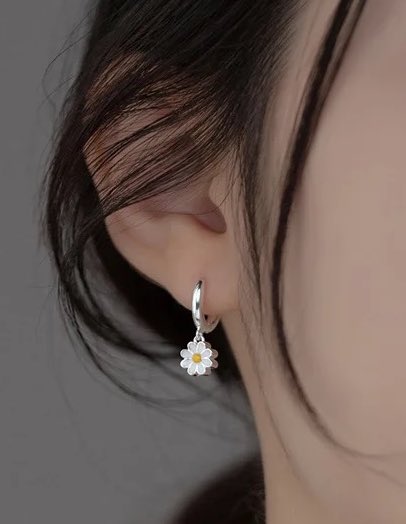 Daisy flower earrings 🌼