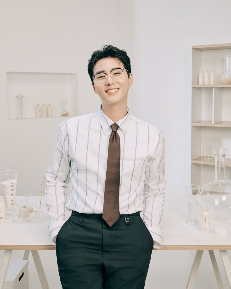 paparecipe_kr's tweet photo. YoungK 안경 + 수트 + 파파레서피 조합
시간 가는 줄 알고 봤습니다.
(정확히 6시간 지남)

#paparecipe #파파레서피 #데이식스 #DAY6 #영케이 #YoungK https://t.co/f5wUOiY1wt