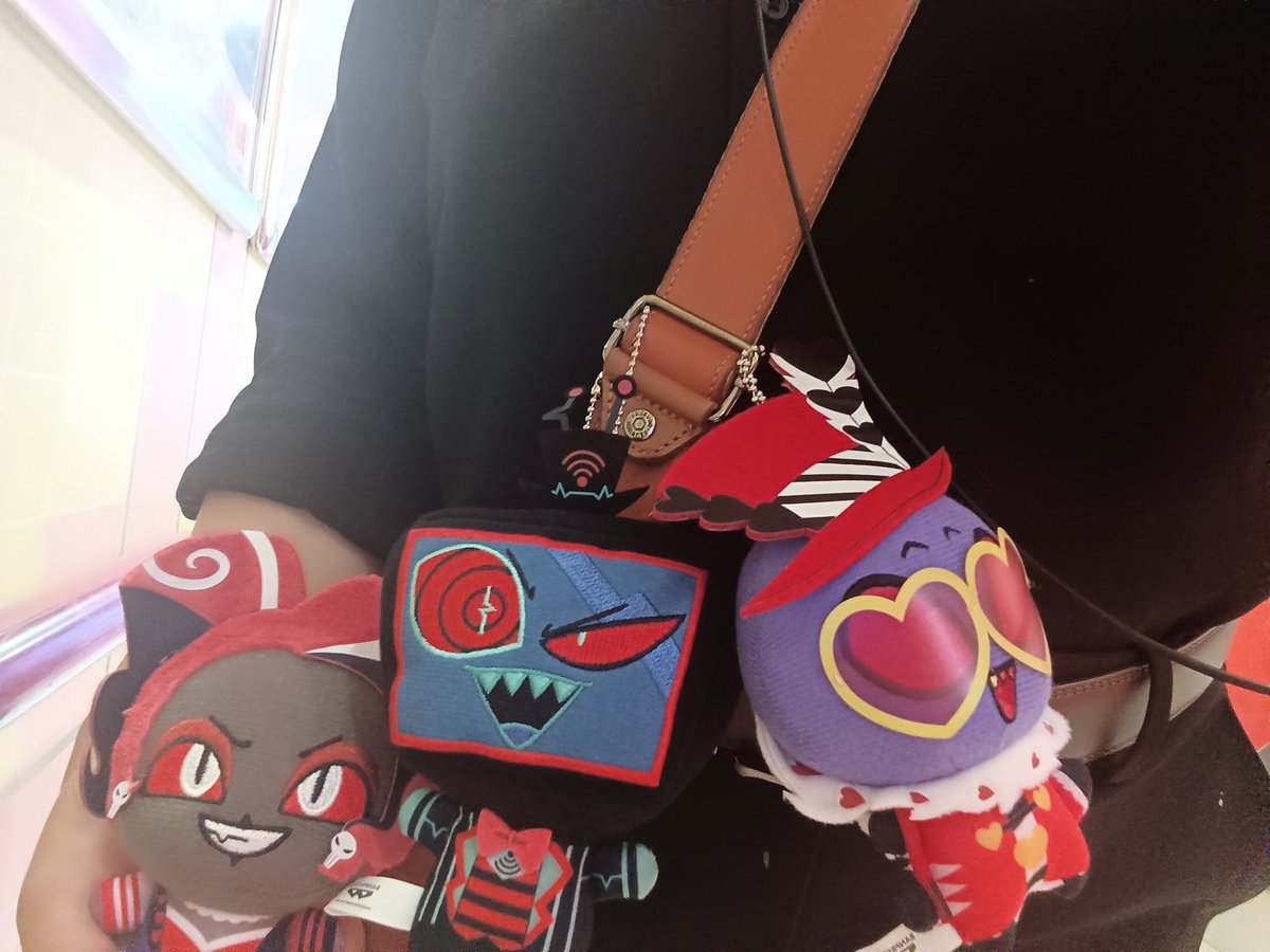 mantisamurai007's tweet photo. そろった📺📱🦋
#Vees #Hazbinhotel https://t.co/iqhfQKAtho