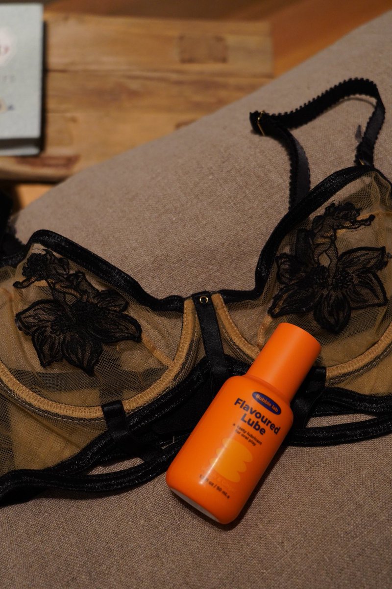 口交爱好者福音，巨好舔，椰子味道的好吃，不油腻，第一次尝试就会爱上的味道。猎奇产品，反正增加情趣挺有意思，还可以涂脚上让伴侣舔
#BubbleLab巴布实验室 #BLab轻松进入愉悦
@BubbleLab巴布实验室