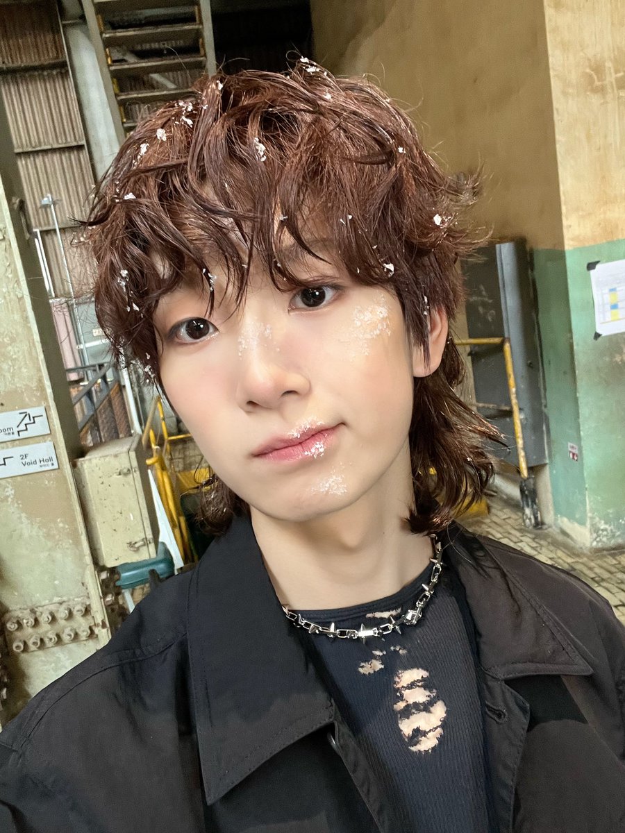 _AMPERSANDONE_'s tweet photo. COLD? 🥶🧊🍦

#앰퍼샌드원 #AMPERSANDONE 
#카이렐 #KYRELL https://t.co/cvLndIdVwP