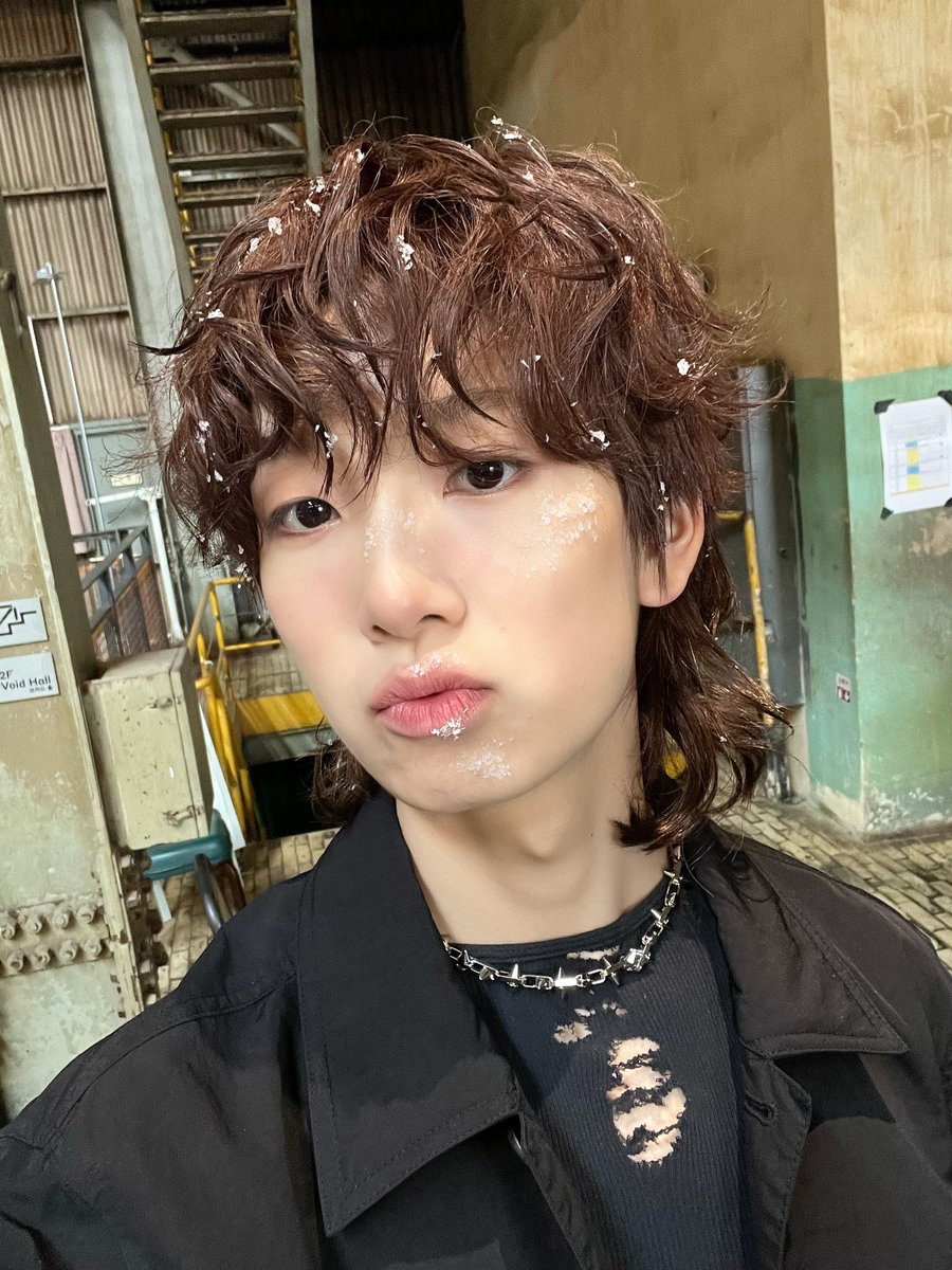 _AMPERSANDONE_'s tweet photo. COLD? 🥶🧊🍦

#앰퍼샌드원 #AMPERSANDONE 
#카이렐 #KYRELL https://t.co/cvLndIdVwP