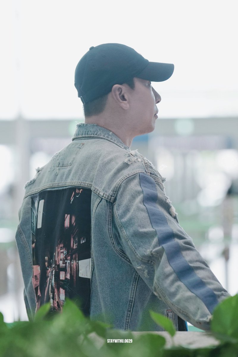 250814
대표님... 이번에 우리 애들이도 잘 부탁드립니다...! 
#라이머 #Rhymer #브랜뉴뮤직 #BRANDNEWMUSIC