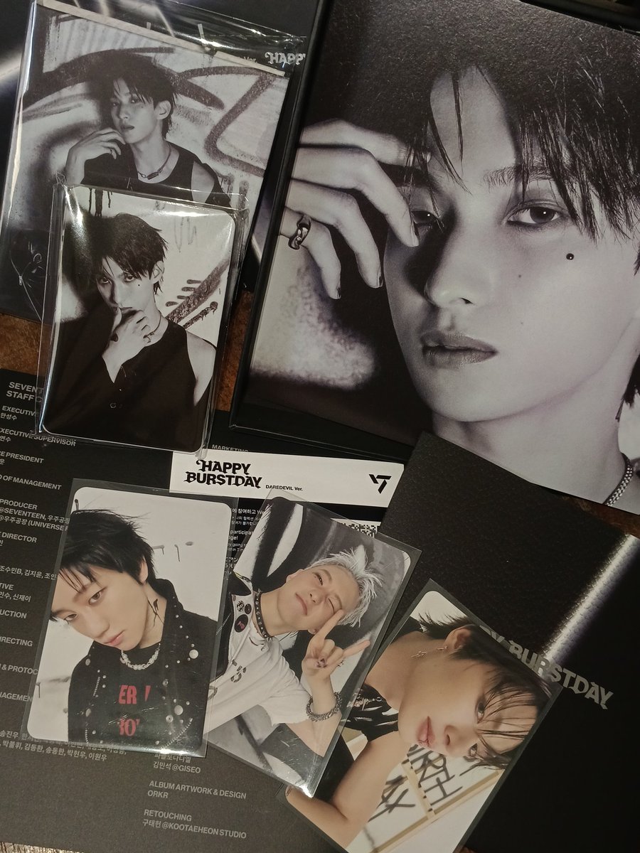 zyamcho's tweet photo. #wts | want to sell

album seventeen happy burstday
daredevil ver. unsealed (dk)

💰 155k
✅ inclusion: outbox,CD, lyrics book, binder booklet, 24 pc member (dk), 3 rpc (the8, hoshi, jun)
✅ inc adm &amp; pack
🏡 kediri, jawa timur
🍊 https://t.co/xxNPnM6VwU

dm for asking! https://t.co/4GjVyZ7hvb