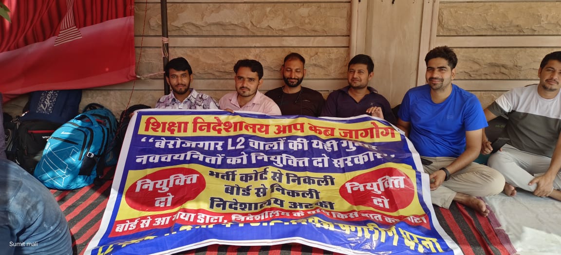 sanjaymundel2's tweet photo. पिछले 2 वर्ष से पीड़ित नव चयनितों को नियुक्ति प्रदान कर उन्हें राहत देने का कार्य करे।
#लेवल2नवचयनित_नियुक्ति_दो
@RajCMO 
@BhajanlalBjp 
@SKT_Chaudhary 
@saten_08 
@JATbera1 
@Radhemahwa 
@BJP4Rajasthan 
@madandilawar https://t.co/nb9DG2KfXy