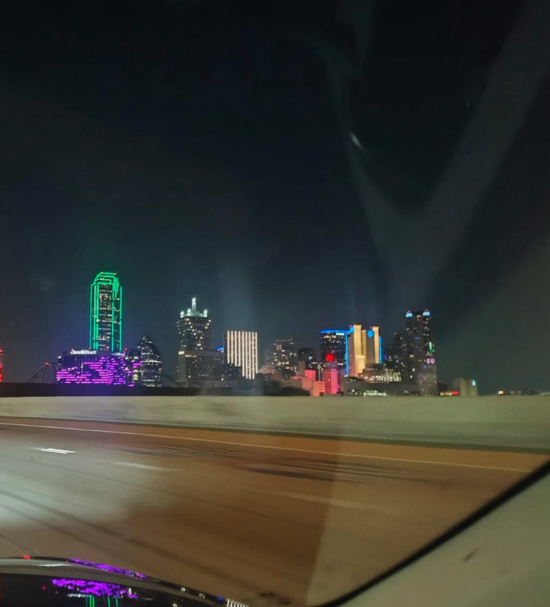 mzbello's tweet photo. Mi natal Dallas, Texas. https://t.co/QXMcncmXlm