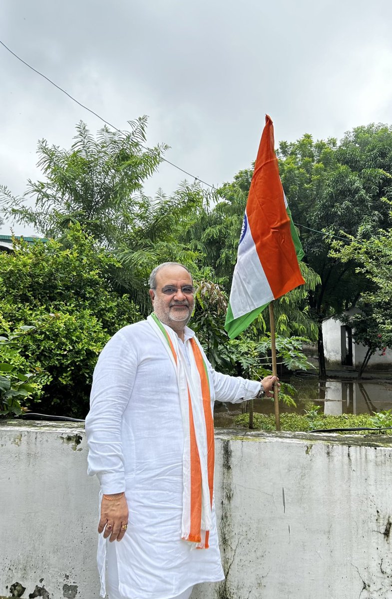 BJP Uttar Pradesh (@bjp4up) on Twitter photo "हर घर तिरंगा, हर दिल में भारत"
प्रदेश अध्यक्ष श्री <a href="/Bhupendraupbjp/">Bhupendra Singh Chaudhary</a> ने #HarGharTiranga अभियान के अंतर्गत अपने लखनऊ स्थित आवास पर राष्ट्र ध्वज तिरंगा फहराया।
आप भी तिरंगे के साथ सेल्फी लेकर harghartiranga.com पर अपलोड करें व देशभक्ति की भावना को जन-जन तक पहुंचाएं। "हर घर तिरंगा, हर दिल में भारत"
प्रदेश अध्यक्ष श्री <a href="/Bhupendraupbjp/">Bhupendra Singh Chaudhary</a> ने #HarGharTiranga अभियान के अंतर्गत अपने लखनऊ स्थित आवास पर राष्ट्र ध्वज तिरंगा फहराया।
आप भी तिरंगे के साथ सेल्फी लेकर harghartiranga.com पर अपलोड करें व देशभक्ति की भावना को जन-जन तक पहुंचाएं।