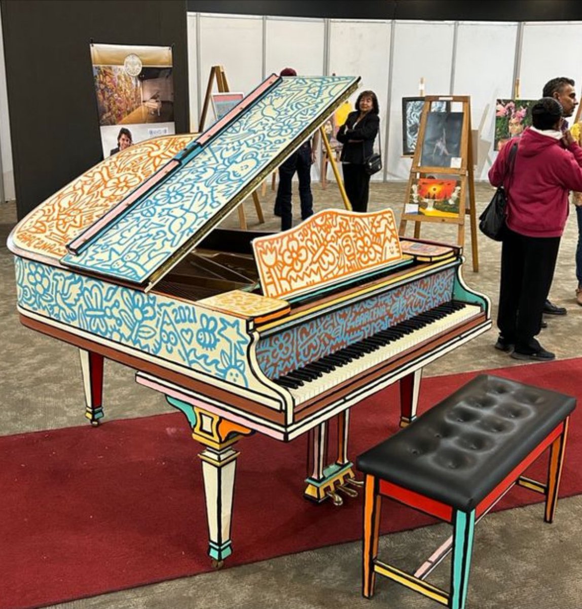 TonoBarcena's tweet photo. Piano marca knabe, intervenido por Barcenart https://t.co/EYuVCu6FOX