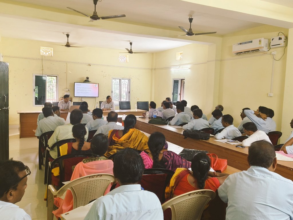 Special Intensive Revision training for BLOs &amp; BLO Supervisors – towards accurate &amp; updated electoral rolls.
#01_PadampurAC
<a href="/OdishaCeo/">Chief Electoral Officer, Odisha</a> <a href="/ECISVEEP/">Election Commission of India</a> <a href="/DMBargarh/">Collector & DM, Bargarh</a>