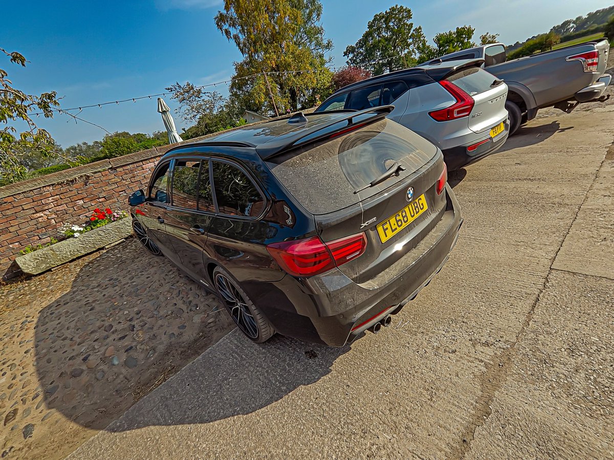 zetecinsidecom's tweet image. Well she was clean. The farm track is ultra dusty this week.
And as for 33.5°C today. #scorching