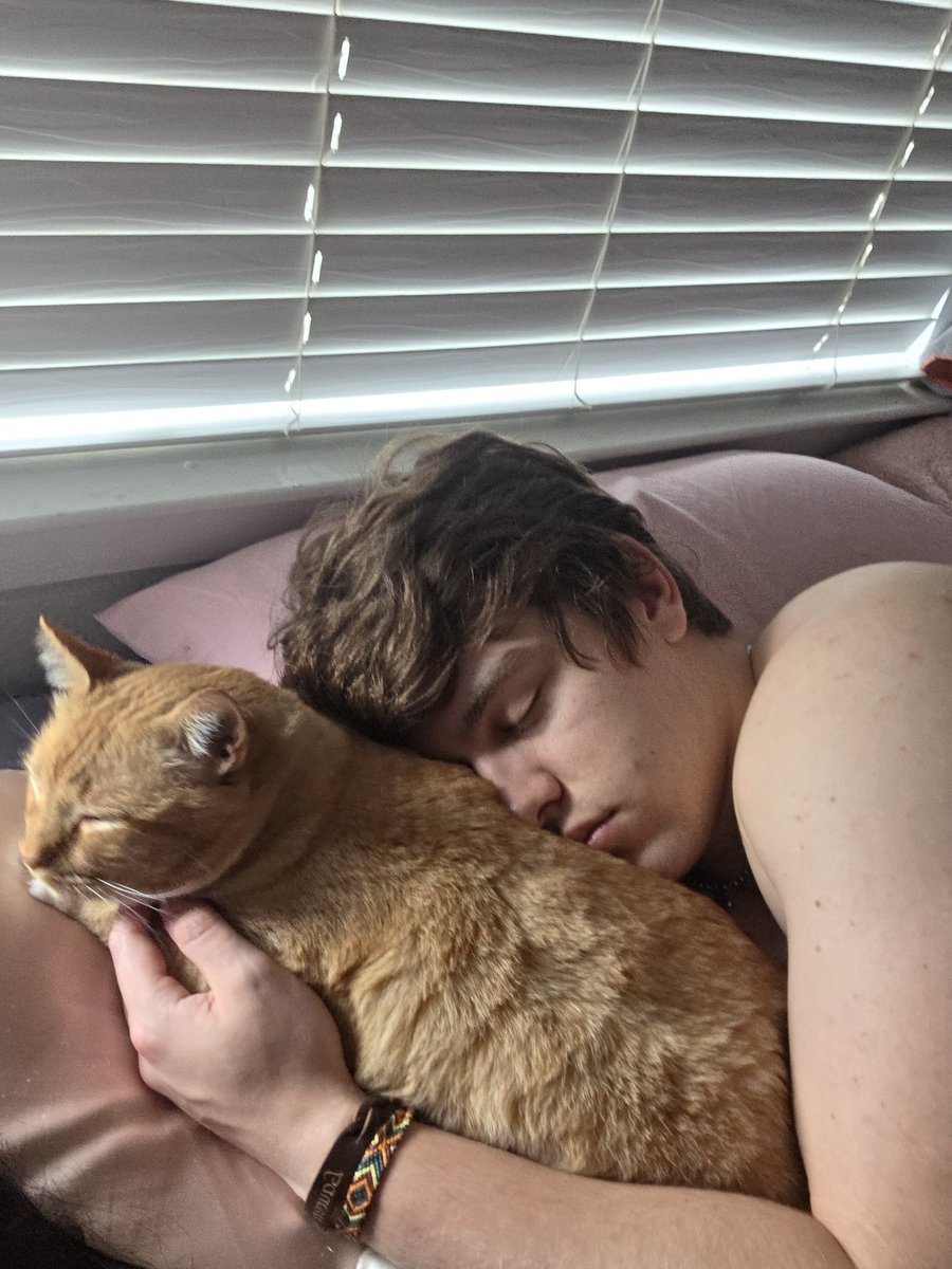 I'm 28 now!
i did a lot at 27. i have a new career and i enjoy every day :3 
I have a lot to look forward to this year, including being the maid of honor at my sister's wedding ❤️
I love my friends and family so much!

sasha got me a lafufu bc he couldn't tell if it was real.