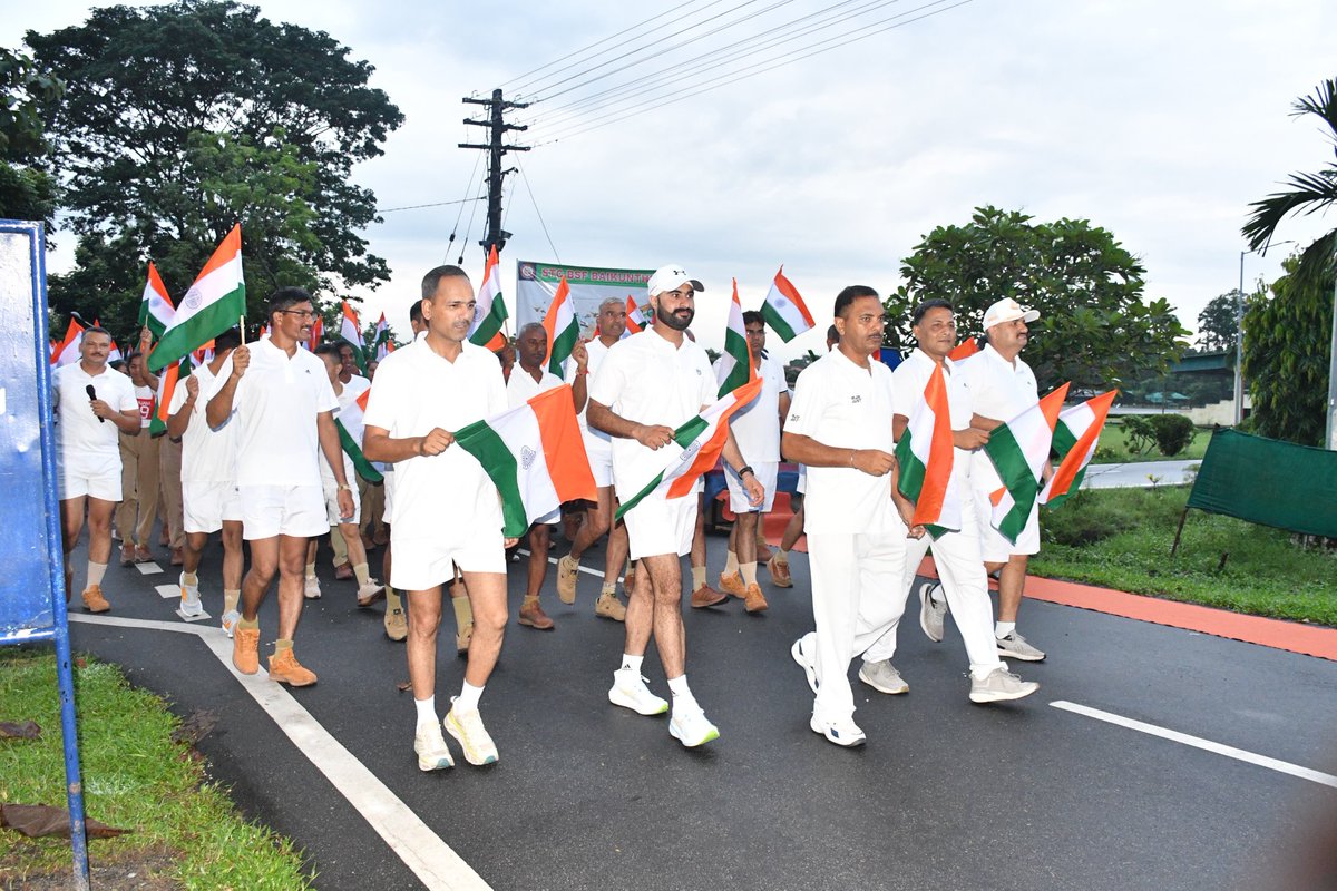 stcbsfnb's tweet image. To mark the 79th Independence Day, Officers, SOs &amp;amp; troops of STC BSF North Bengal led a vibrant Tiranga Walkathon Rally today, under the national initiative ‘Har Ghar Tiranga’ showcasing BSF’s commitment to fostering patriotism, unity &amp;amp; national pride among the local population.