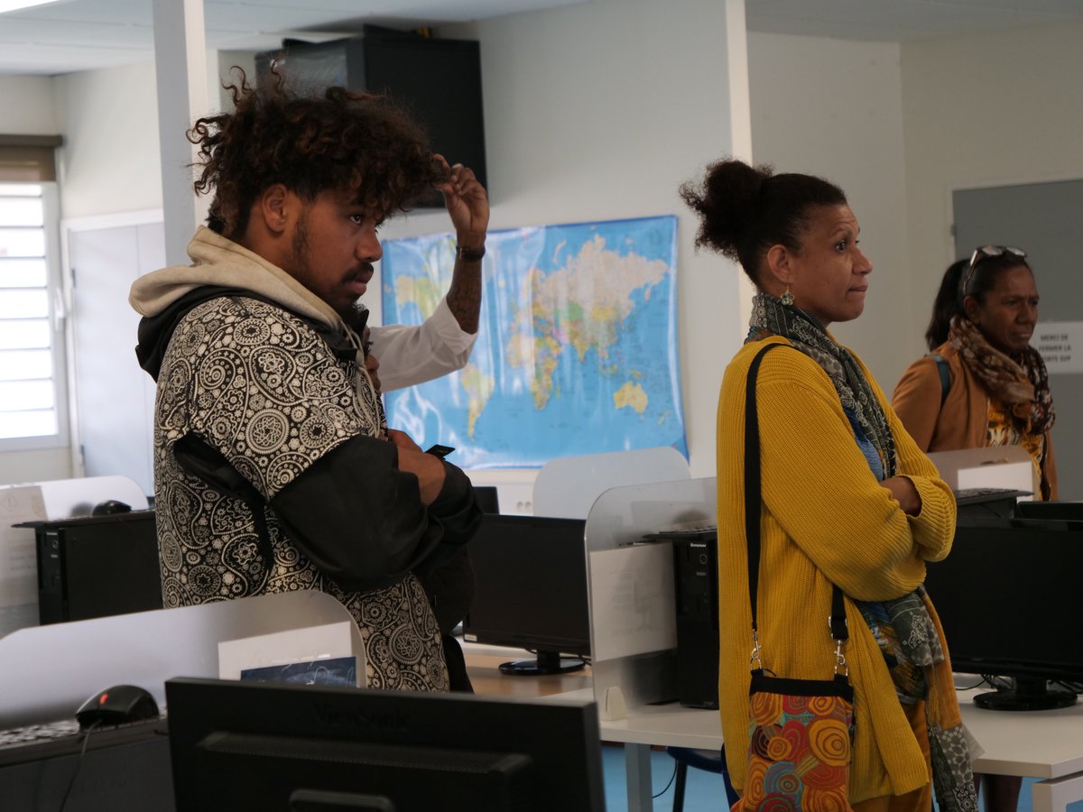 Samuel Hnepeune, membre du gouvernement chargé de la formation professionnelle, a visité le groupement pour l’insertion et l’évolution professionnelles (GIEP). Il était accompagné de représentants du Secours populaire France et des associations Ngere K et Tofoki.