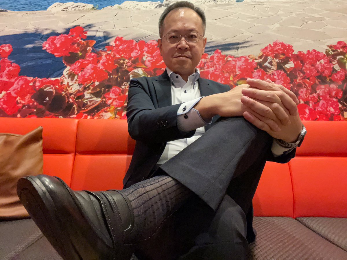 SuitNaisoKjiro's tweet photo. 【独カラオジ】

三山ひろし　酒灯り

三山ひろしさんのビブラートとこぶしは本当に上手いで美しいけれど、歌うのがとても難しいことに気づきました。でも、この歌はなかなか上手く歌えたと思います。☺️

三山ひろし唱得很棒很美
實際唱卻發現好難
不過我覺得唱得還不錯☺️

https://t.co/iOPdjtxvKg https://t.co/Y6Bqa9eXAa
