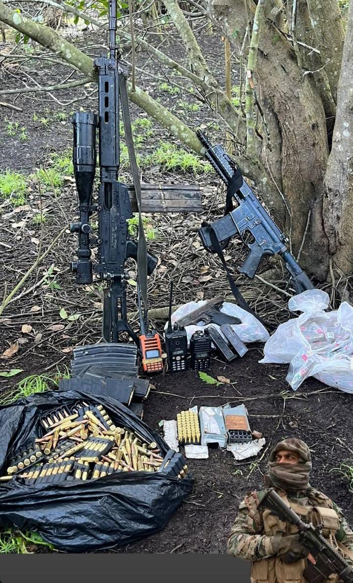 NotciasRio1's tweet image. Criminosos foram presos e dois fuzis, uma pistola, rádios transmissores e dezenas de munições foram apreendidos por policiais do #BOPE na comunidade do Gardênia Azul, em Jacarepaguá, na manhã desta quarta-feira (13).