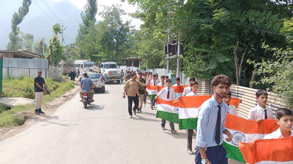 437 students from Govt. Higher Secondary School, Ajas and villagers enthusiastically participated in the Tiranga Rally organized in collaboration with the B/45 Battalion, CRPF on 07/08/2025 .#HarGharTiranga <a href="/KOSCRPF/">Kashmir Ops Sector, CRPF</a> <a href="/OpsNkor/">DIG OPS NKOR BARAMULLA</a> <a href="/crpfindia/">🇮🇳CRPF🇮🇳</a>