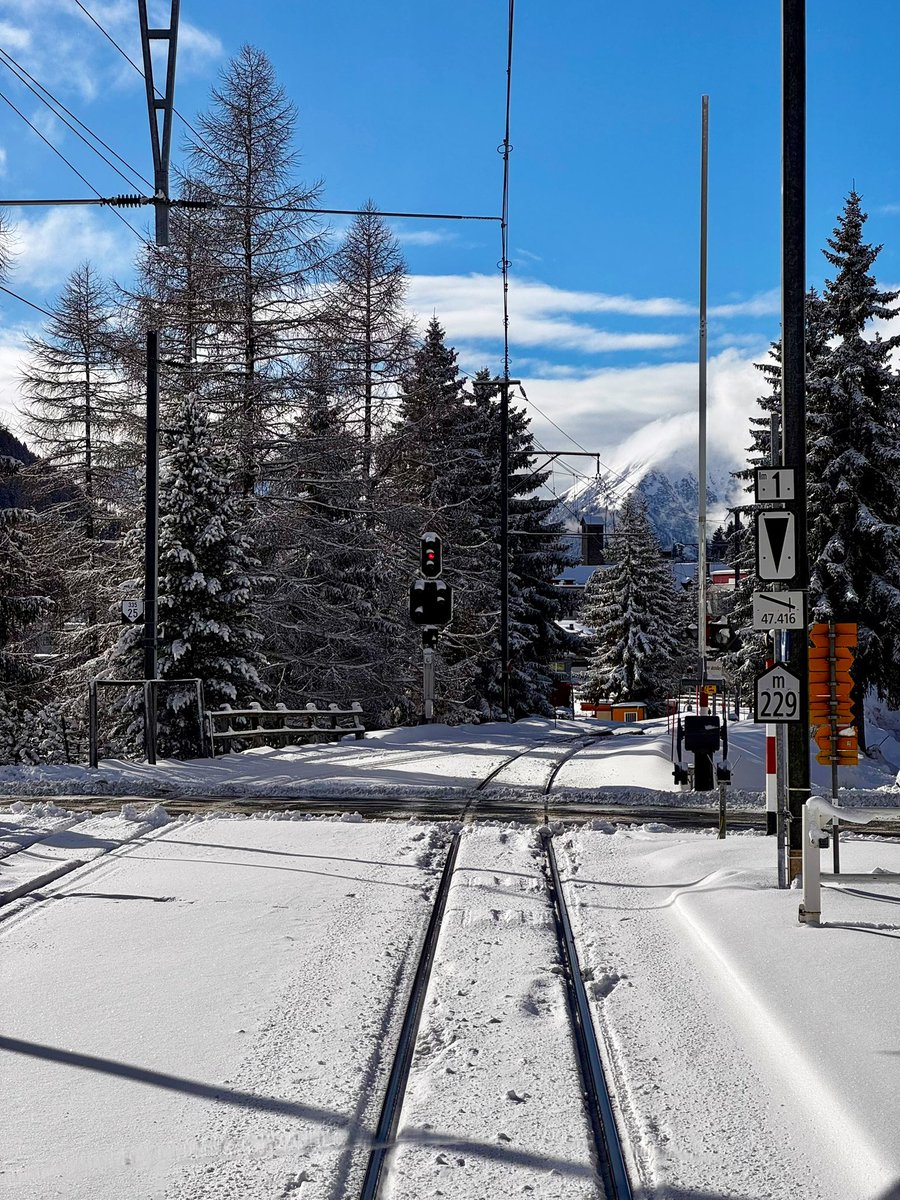 Zur kurzen Abkühlung. Davos Platz im Januar.