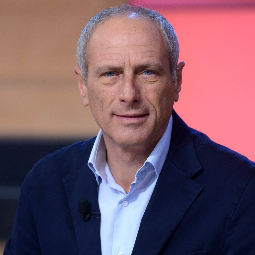 rtl1025's tweet photo. ⚽ Con noi il nostro Massimo #Caputi per la #Supercoppa: ieri PSG vs Tottehnam
🔴 LIVE ▶️ https://t.co/ERinBi9FDE https://t.co/8Y4dp2KcKx