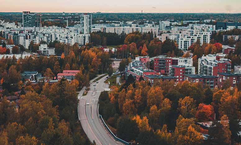 Pitäisikö muuttaa Vantaalta Espooseen – vai toisinpäin? Verotus vaikuttaa enemmän kuin moni arjessa tulee ajatelleeksi. Veronmaksajien palkansaajan tuloverolaskuri 2025 tarjoaa helpon tavan selvittää asiaa. 
taloustaito.fi/Rahat/paljonko…