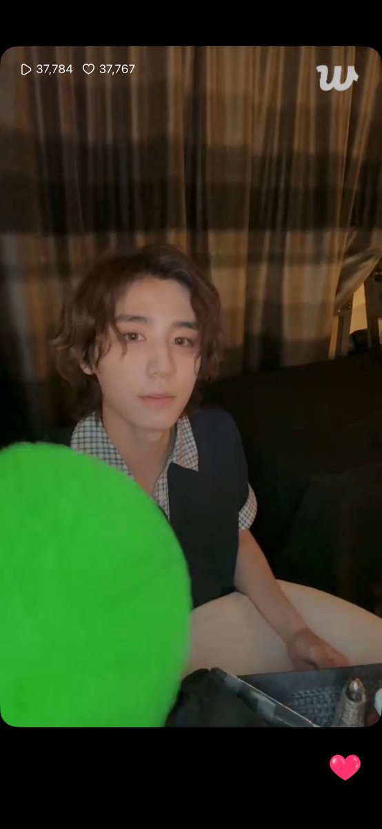 ライブ見始めたらジャズ流しながらスーモいじくり回してるイケメン出てきて困惑