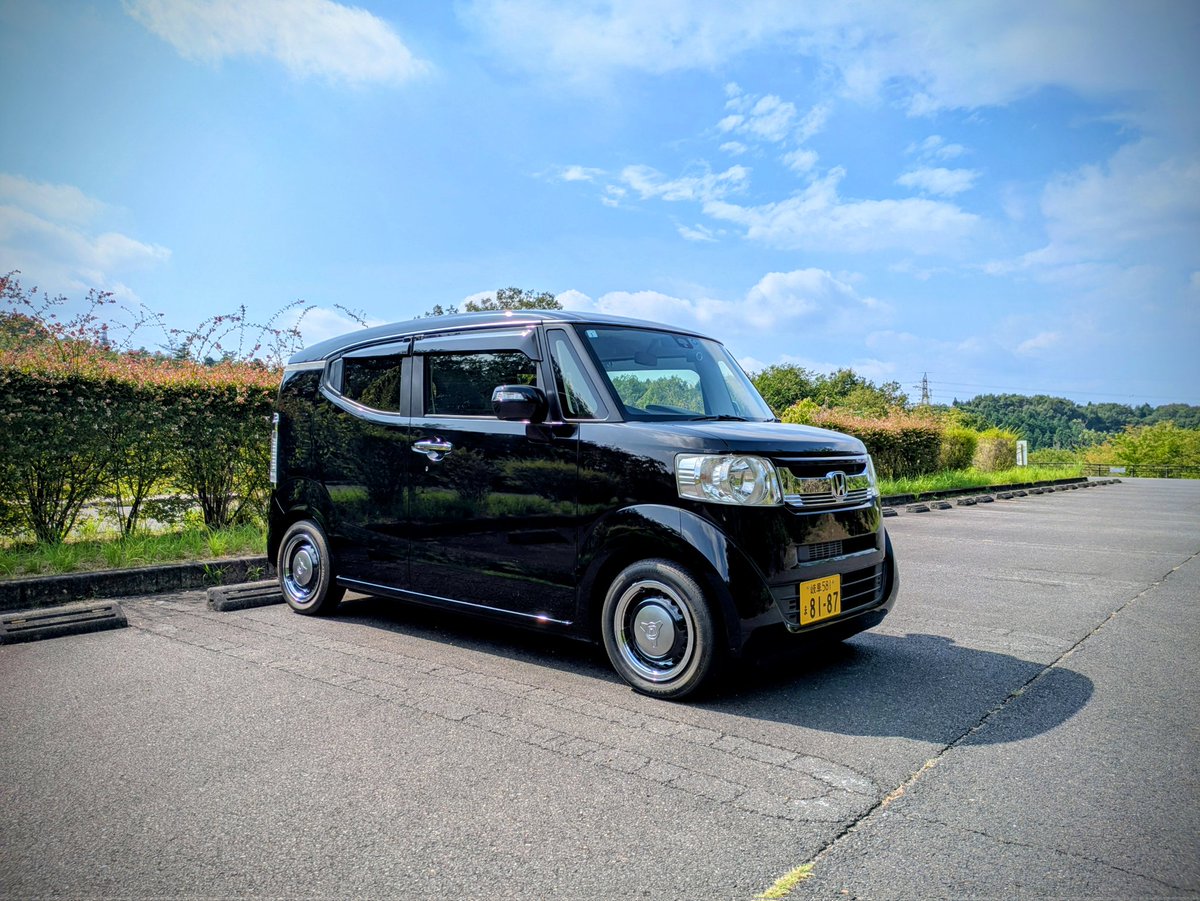 Masayukiii4's tweet photo. どんな車でも、自分の車だとカワイイね😂
色々ありまして、N-BOXスラッシュに乗り換えました😂 https://t.co/n1qmj3YtWb
