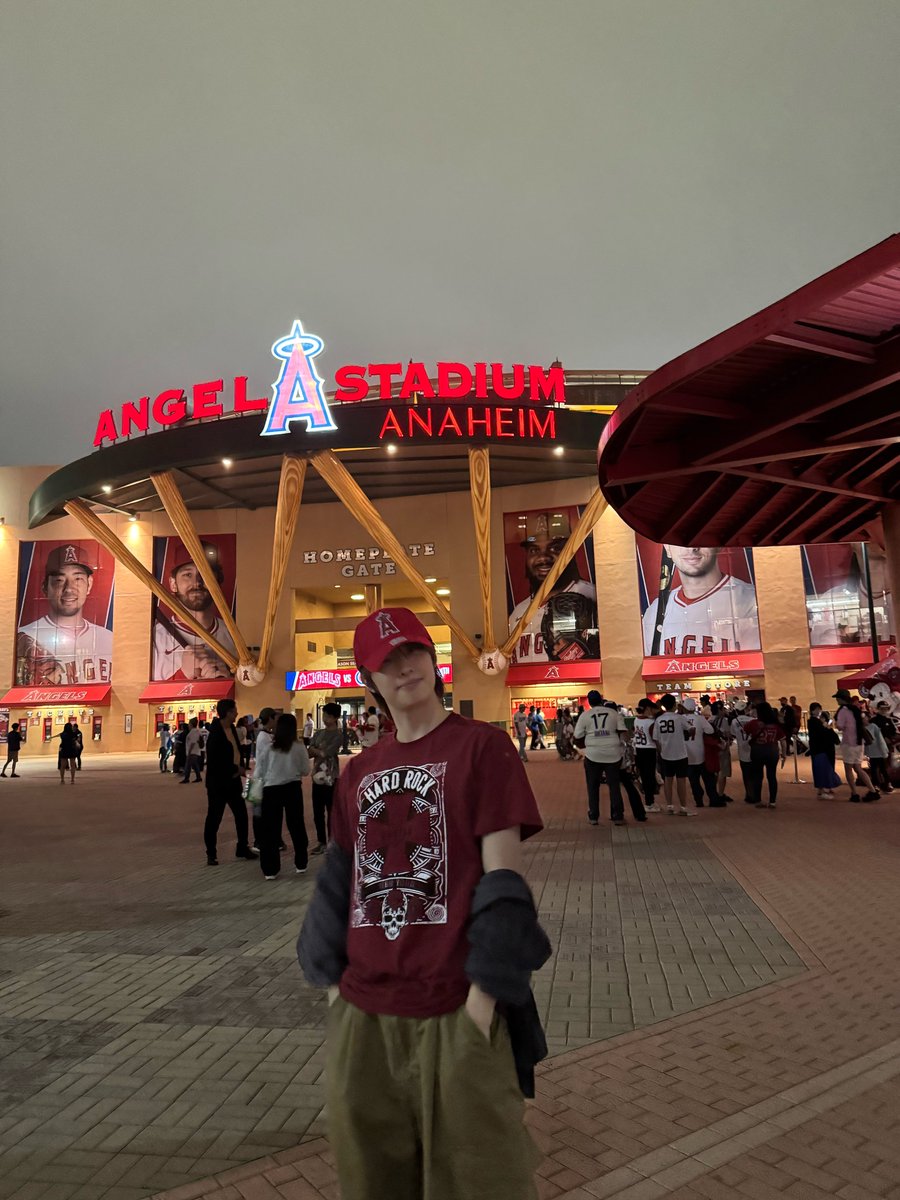 gaon_bbl's tweet photo. 🐥💭• 14/8/25 • 2:46pm | 13/8/25 • 10:46pm PDT

📸 x3

I supported both teams but my clothes happened to be red… I bought Angels hatt.. https://t.co/AXjV3An3dT