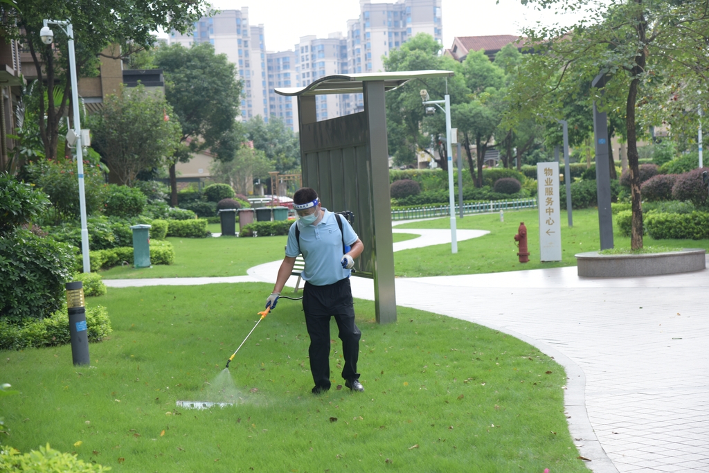 ChinaDaily's tweet image. Guangdong province has brought the mosquito-borne #chikungunya outbreak under control after a weekslong battle, but health experts have warned that vigilance needs to be maintained in the face of wet weather patterns in South China. #mosquito bit.ly/45Pa8DR