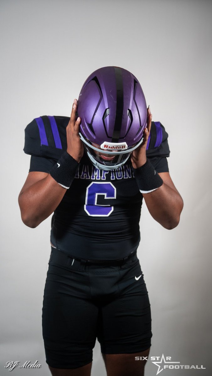 Photos of Cesar Chavez from West Valley Media Day are now available to view and download!

📸: Jaylen Inghram
🔗: drive.google.com/drive/folders/…