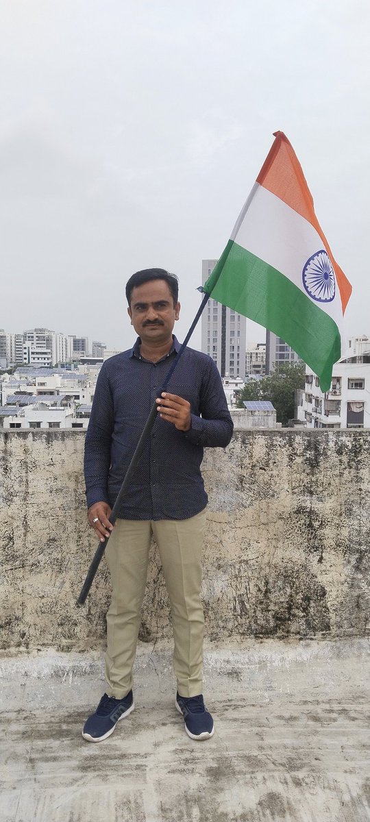 HitendrasinhDay's tweet photo. जन-जन के स्वर में गूँजे ये नारा
विजयी विश्व तिरंगा प्यारा, झंडा ऊंचा रहे हमारा 🇮🇳

#HarGharTiranga
#HarGharTirangahargharswachhta https://t.co/YJGHaG0nLr