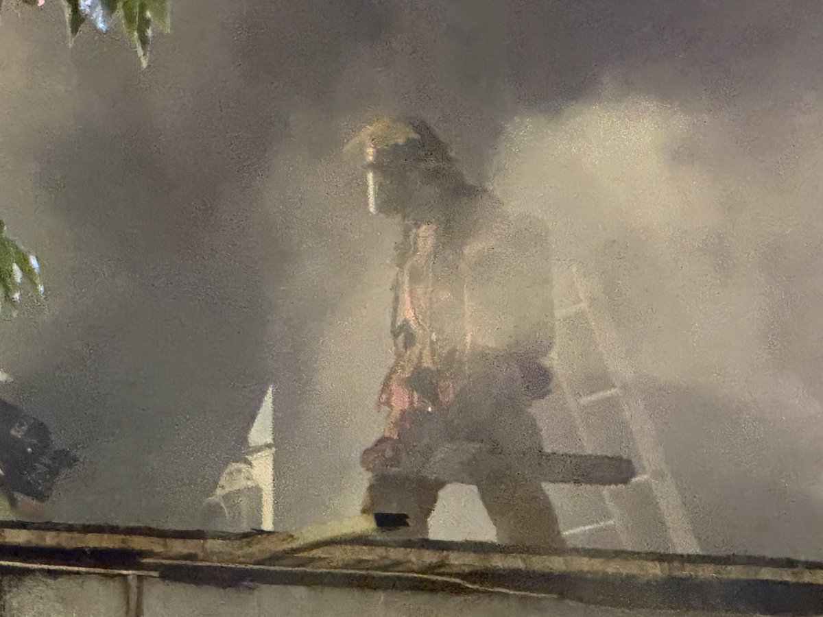 photocorry's tweet image. More pics from the fire scene. 10:50 PM #LiveOnK2 @KATUNews
