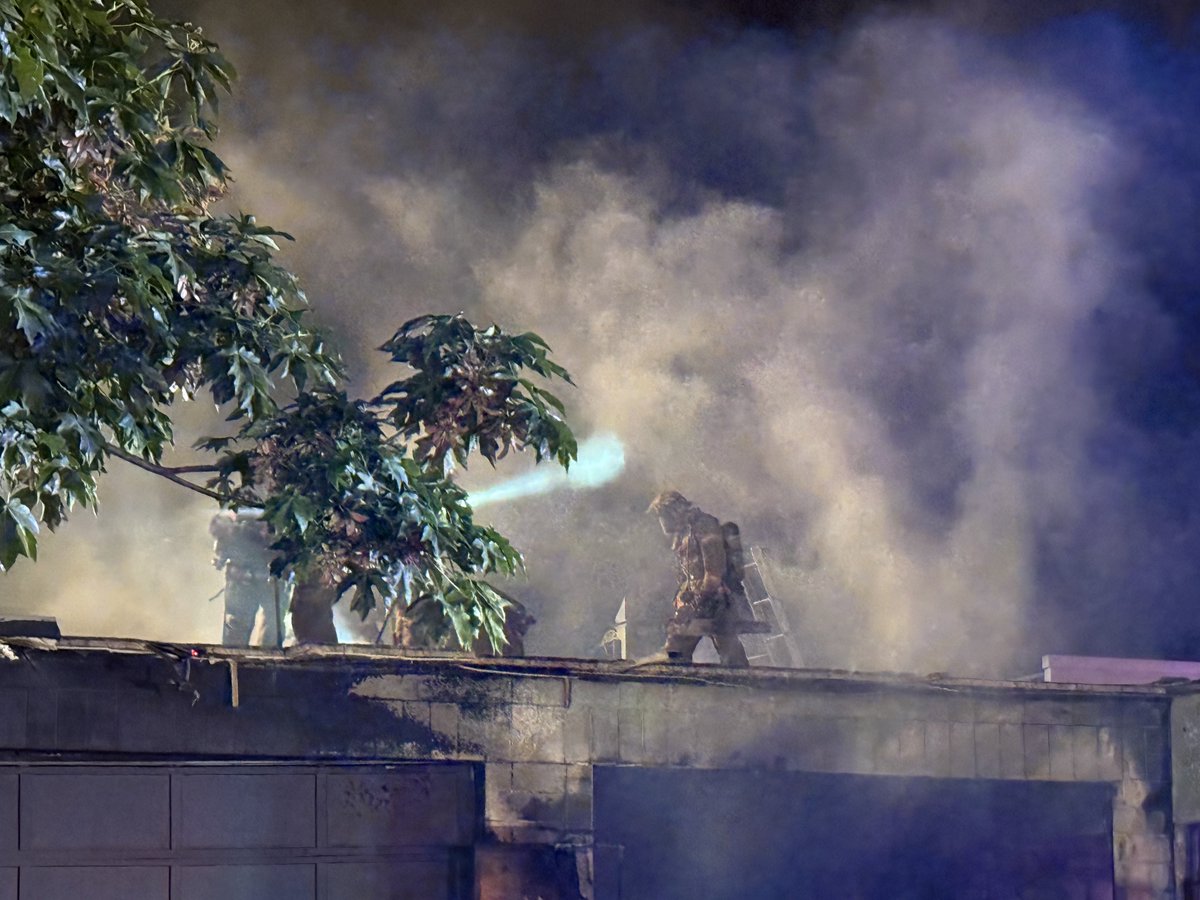 photocorry's tweet image. More pics from the fire scene. 10:50 PM #LiveOnK2 @KATUNews