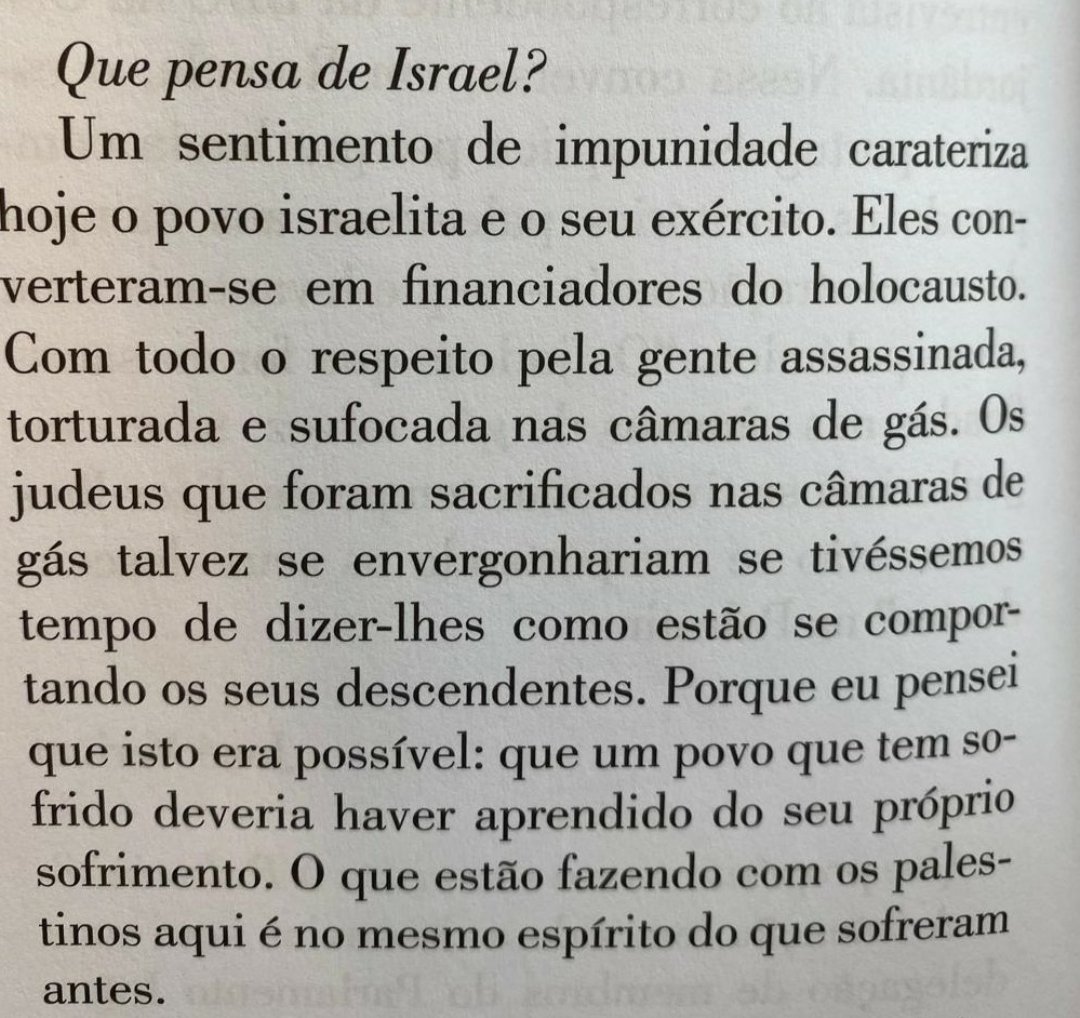 José Saramago, en 2002, encabezó una delegación de escritores que visitaron los territorios palestinos. 

Durante una entrevista con la BBC, en Ramala, le preguntaron qué pensaba sobre Israel.

Está en portugués, pero al premio Nobel se le entiende todo.