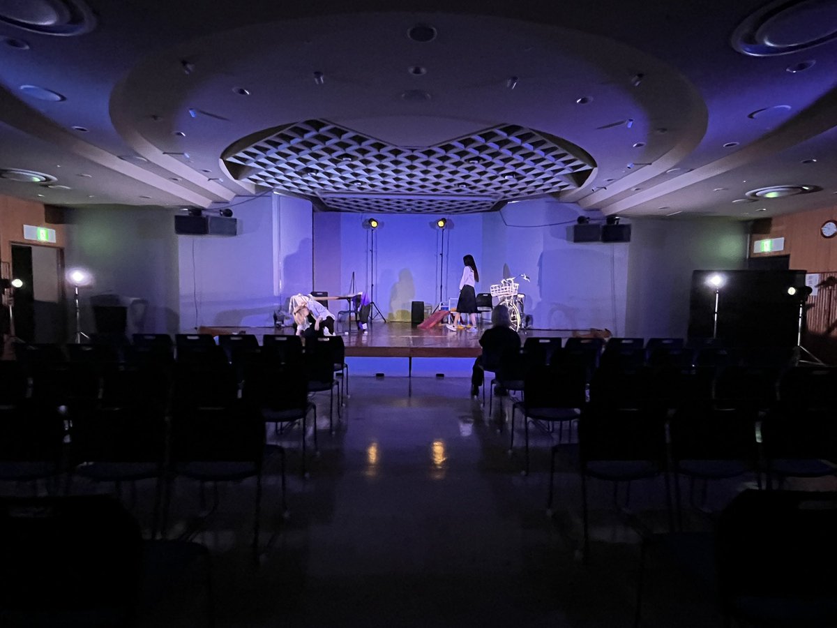 次の公演は、16時30分より開場致します。
17時に開演予定です。

チケット料金のお支払いは、
現金のみの取り扱いとなります。

よろしくお願い致します。