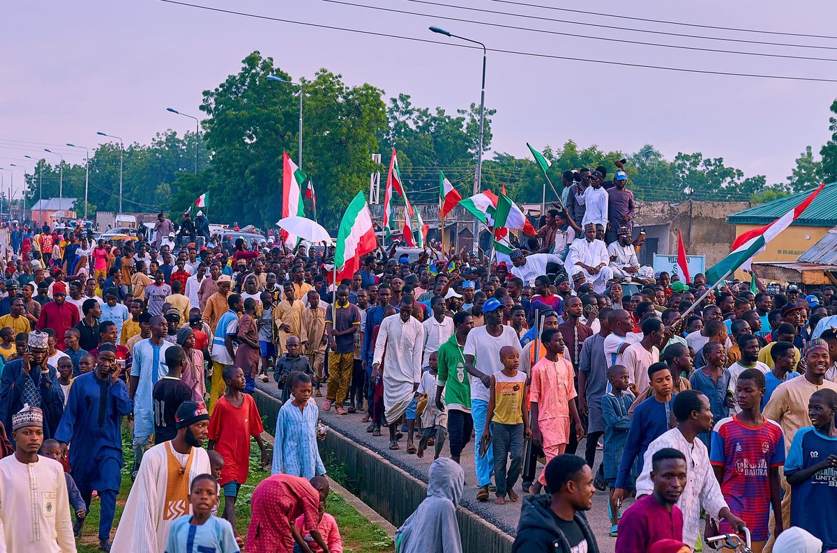 MSLAMID0's tweet photo. We held a campaign rally to mobilize the electorates and hand over the PDP nomination flag to Hon. Auwalu Isah Manzo for the upcoming by-election to fill the vacant Federal House of Representatives seat of Babura and Garki  local governments, which will take place next Saturday. https://t.co/C2eVtGgAzN