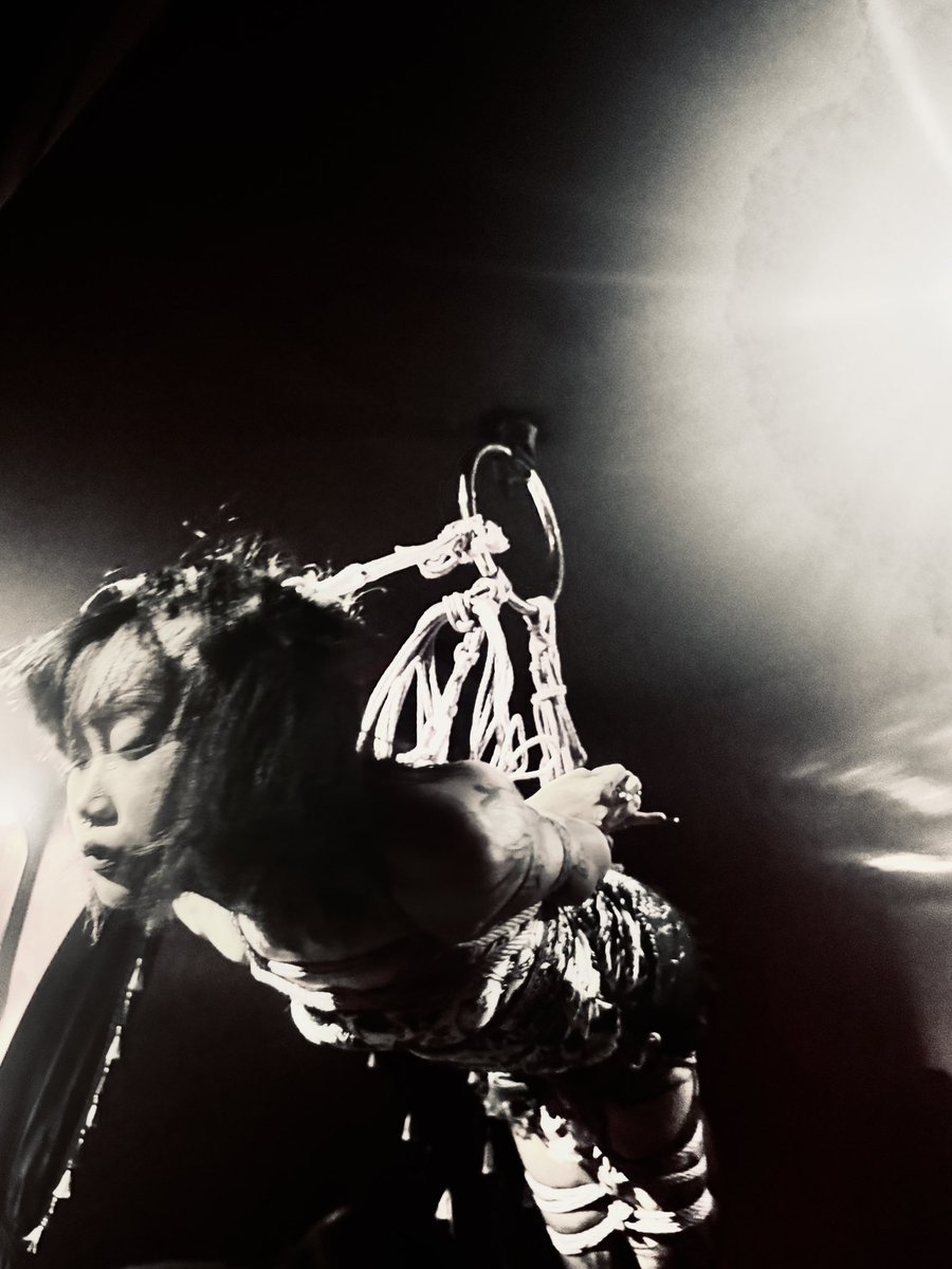 一束光照在她的身上
模 <a href="/seeyoutoday801/">尸体派对</a>