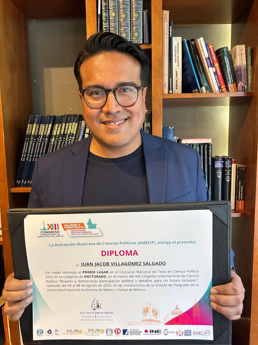 JacobVillag's tweet photo. Recibí el Diploma por ganar el premio a la mejor tesis doctoral que otorga la @AmecipOficial 
#UNAM https://t.co/MjcPdvUrNv
