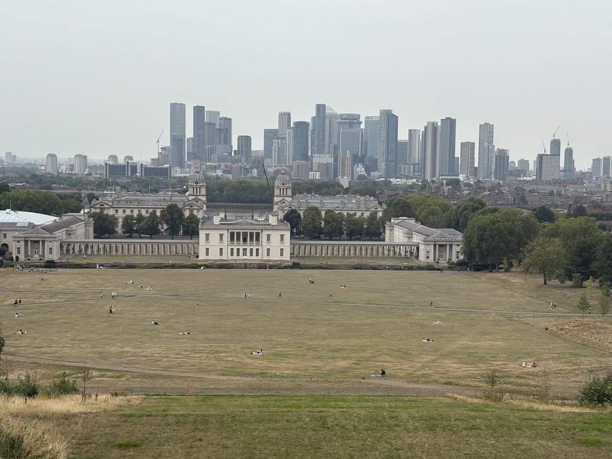Greenwich Park yesterday which 👇offers sweeping views of London’s skyline, framed by the Royal Observatory. Standing on the Prime Meridian, you straddle two hemispheres, with historic architecture below and the River Thames curving toward the city’s modern glass towers