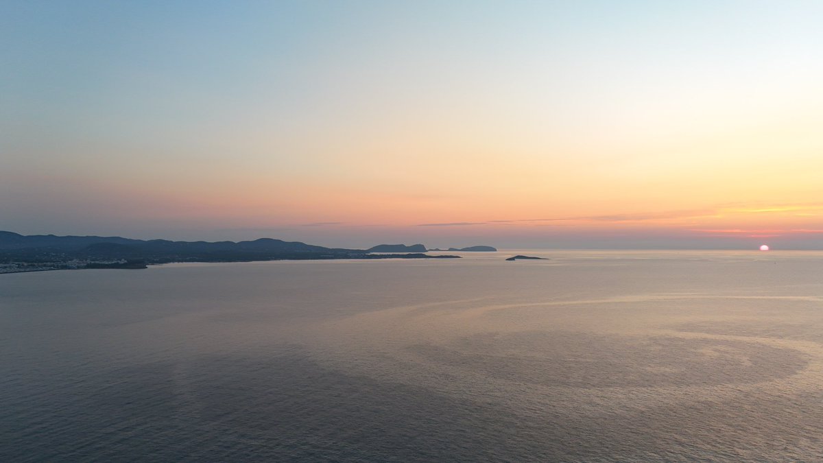 aldiapue's tweet photo. @Tiempo_Mercedes @A3Noticias @ElTiempoA3 Precioso #amanecer que nos regala la vida #CalaLlonga #Ibiza https://t.co/rKM7crtLpn