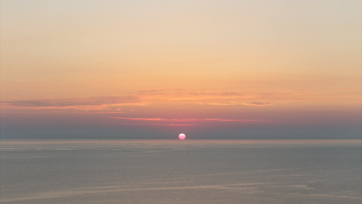 aldiapue's tweet photo. @ElTiempoes @ElTiempo_tve Precioso #amanecer que nos regala la vida #CalaLlonga #Ibiza https://t.co/noDoXsMdGH