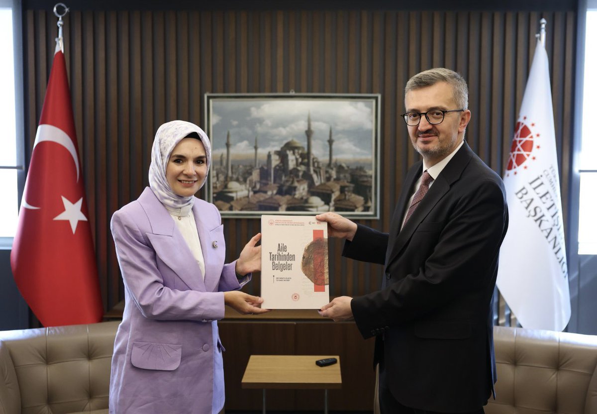 Mahinur Özdemir Göktaş (@mahinurozdemir) on Twitter photo Cumhurbaşkanlığı İletişim Başkanımız Sn. <a href="/burhanduran/">Burhanettin Duran</a>’ı ziyaret ederek hayırlı olsun dileklerimizi ilettik.
#AileYılı çalışmalarımız başta olmak üzere, iş birliklerimizi güçlendirerek sürdüreceğimize yürekten inanıyor; kıymetli Başkanımıza ve ekibine başarılar diliyorum. Cumhurbaşkanlığı İletişim Başkanımız Sn. <a href="/burhanduran/">Burhanettin Duran</a>’ı ziyaret ederek hayırlı olsun dileklerimizi ilettik.
#AileYılı çalışmalarımız başta olmak üzere, iş birliklerimizi güçlendirerek sürdüreceğimize yürekten inanıyor; kıymetli Başkanımıza ve ekibine başarılar diliyorum.