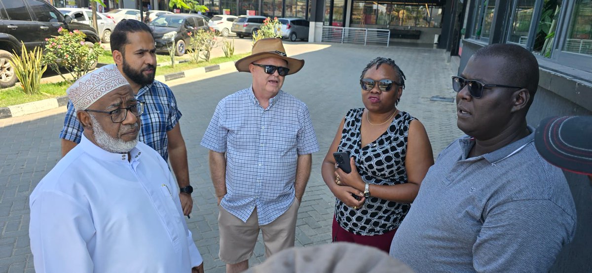 LivingInNyali's tweet photo. NCRRA Committee, led by Chairman Ali Taib, met KURA officials on drainage works at Quickmart section on Links Road &amp; Cycling/Walkway project, and upcoming Fidel Odinga Road repairs. To Join us to build a better Nyali, contact: ncrra.nyali@gmail.com | 0731 637 427 / 0731 636 136. https://t.co/deELje1nj7