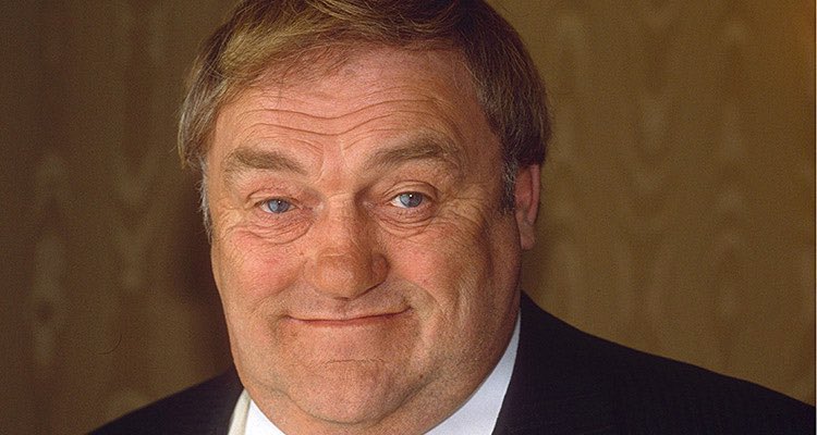 Johnnypapa64's tweet image. “When I started as a comedian I never got a response from the audience for months till finally at a club in Hull someone clapped, it was a bald headed man near the front, I said thanks very much clapping sir......he said I’m not clapping I’m slapping my head to stay awake”