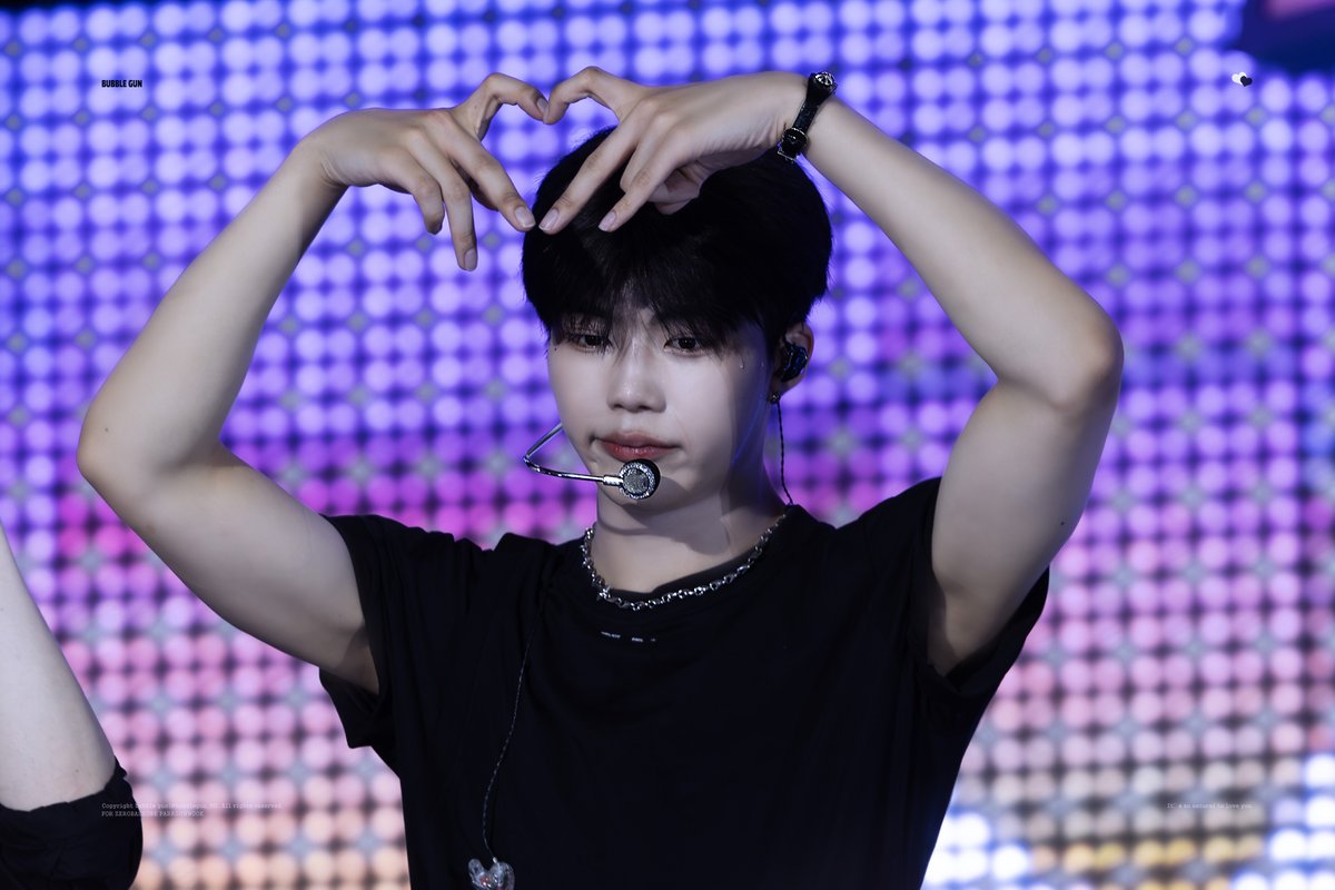 bubblegun_05's tweet photo. 250811 #박건욱 

💙〰️💙

#PARKGUNWOOK #朴乾旭 #パクゴヌク #ZEROBASEONE #ZB1 #제로베이스원 https://t.co/ExO5L6tHUA